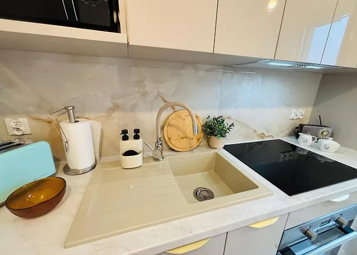 Lotus Glam 2 Garaz * 오스트로웽카