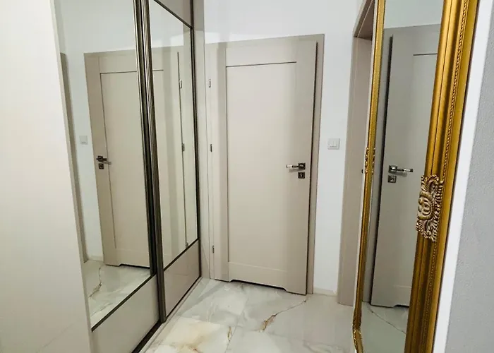 Lotus Glam 2 Garaz 아파트 오스트로웽카